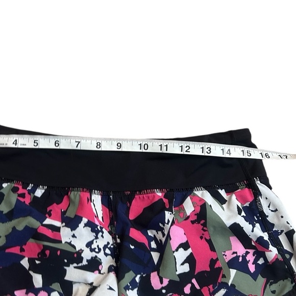 Lululemon Speed Short- Athletic Running Shorts- Size 6 - Picture 12 of 14